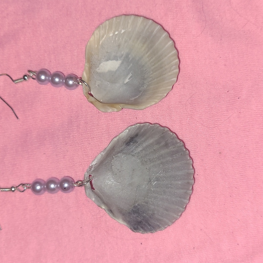 Shell earrings - Picture 2 of 3